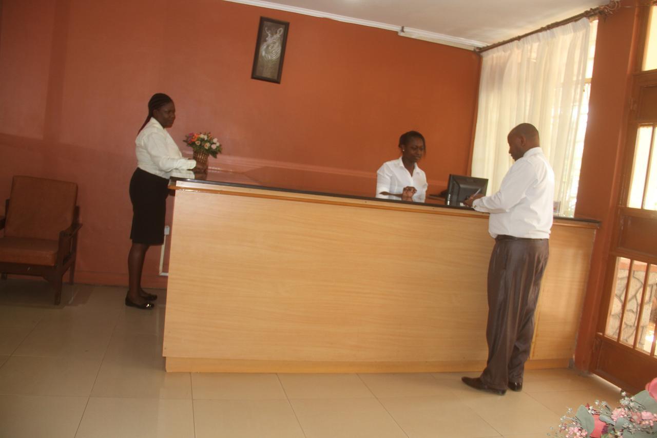Bomen Hotel Isiolo Esterno foto