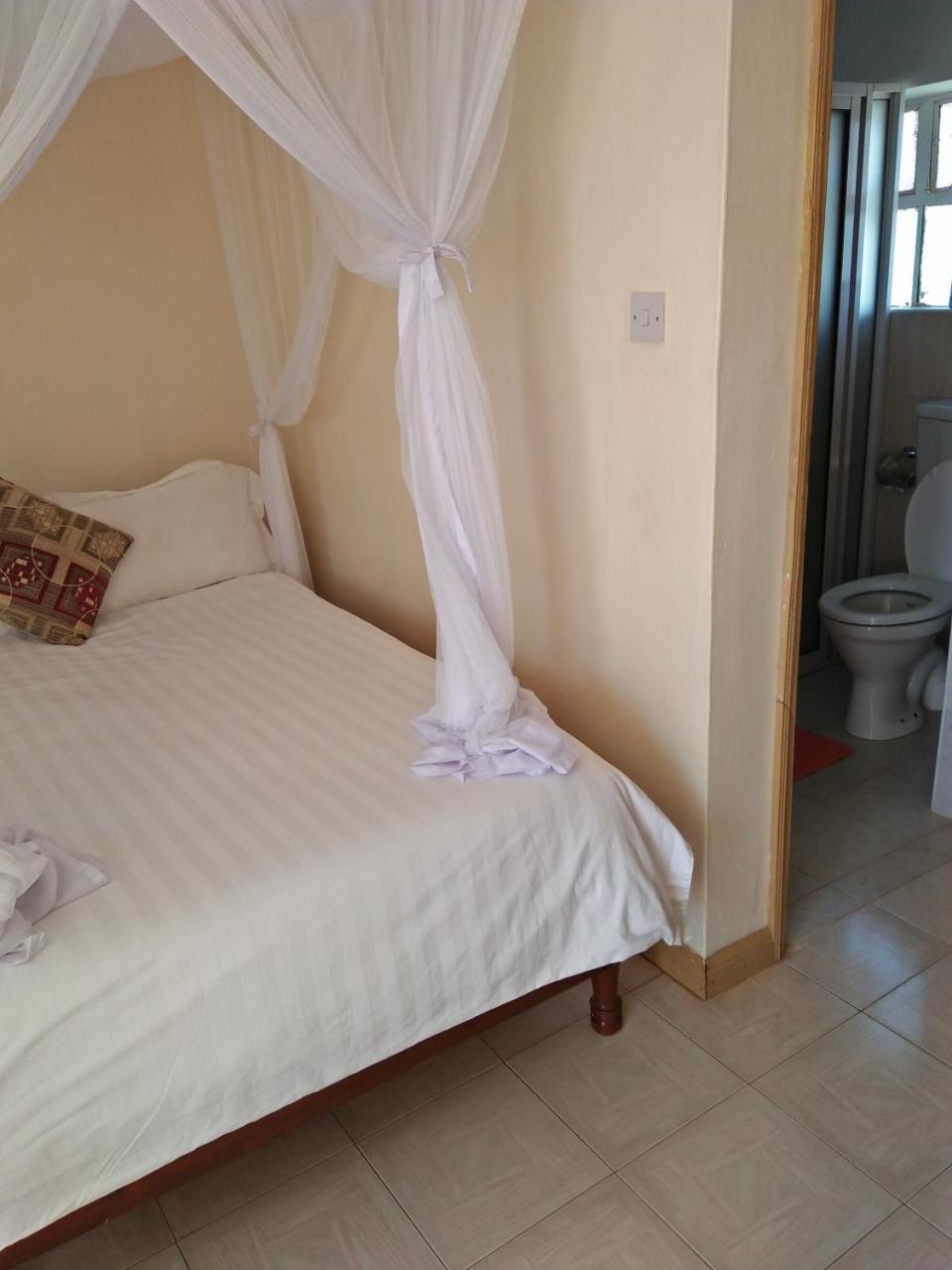 Bomen Hotel Isiolo Esterno foto