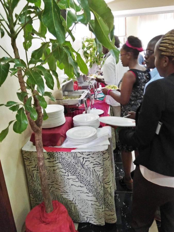 Bomen Hotel Isiolo Esterno foto